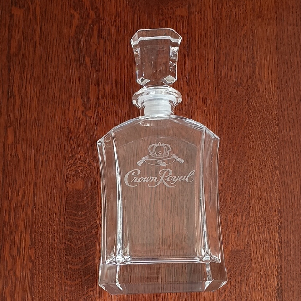 Crown Royal Clear Glass Whiskey Decanter (b800)